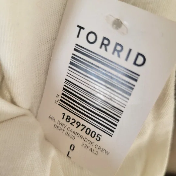 Torrid University of Cambridge White Graphic T Shirt Tee Relaxed Fit NEW Size 0 - Picture 3 of 5